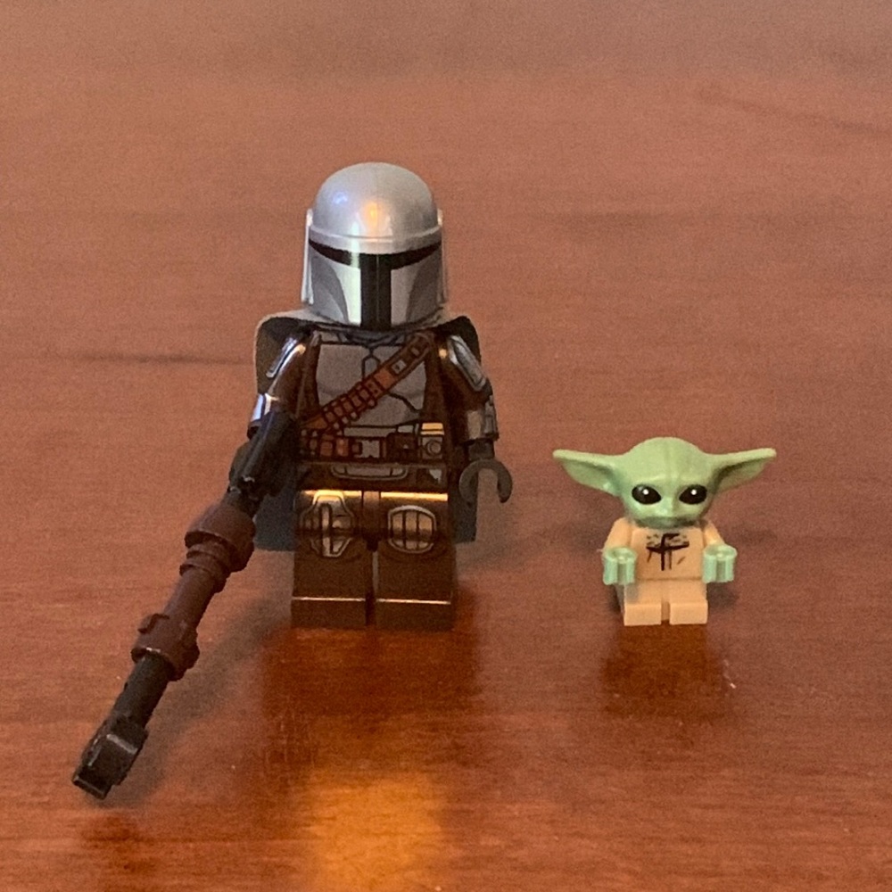Lego Star Wars Mandalorion and Baby Yoda Grogu minifigures